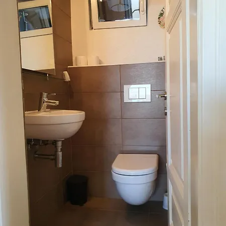 3 Bedroom Mozart Apartment *